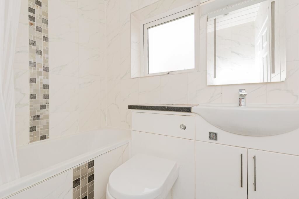 61 Kershaw Street, Glossop, Derbyshire, SK13 8NN