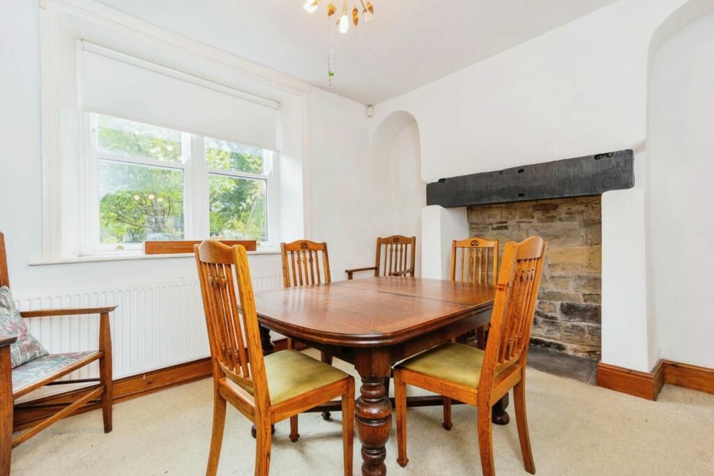 5 Hadfield Cross Hadfield, Glossop, Derbyshire, SK13 1NT