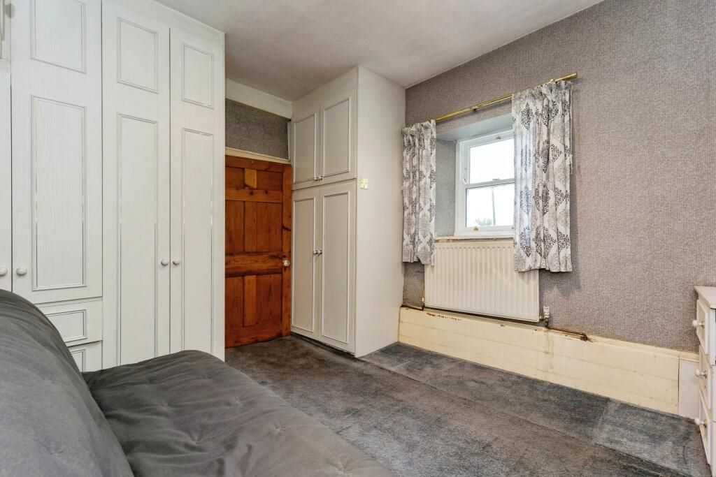 5 Hadfield Cross Hadfield, Glossop, Derbyshire, SK13 1NT