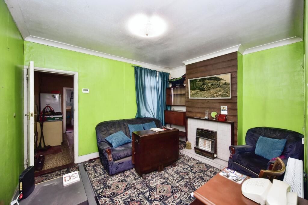 44 St. Johns Road, Gillingham, Kent, ME7 5NB