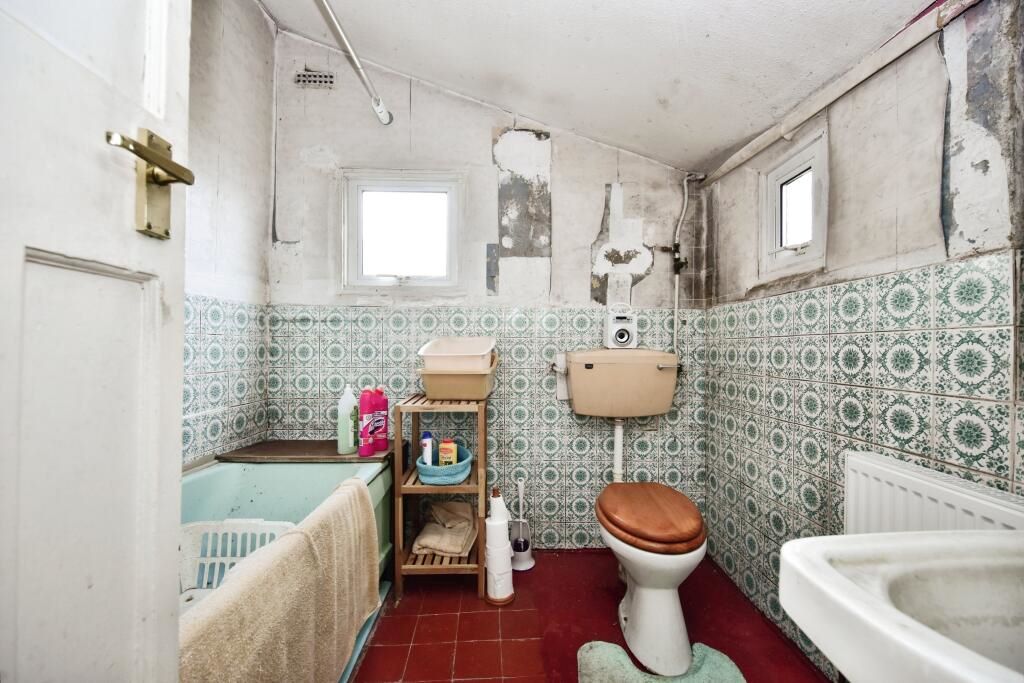 44 St. Johns Road, Gillingham, Kent, ME7 5NB