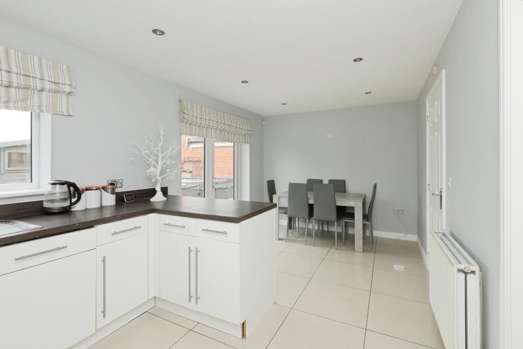 28 Mirabelle Way Harworth, Doncaster, South Yorkshire, DN11 8DA