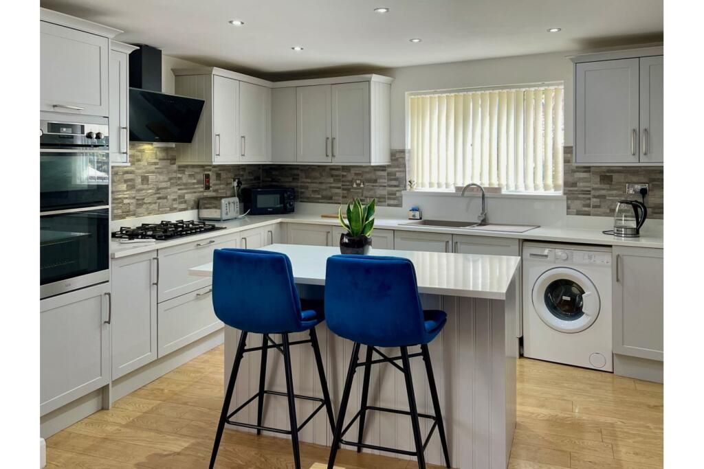 69 Thornes Lane, Wakefield, West Yorkshire, WF2 7RB