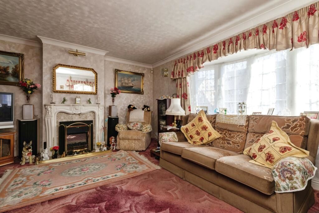 120 Elsinge Road, Enfield, Middlesex, EN1 4NU