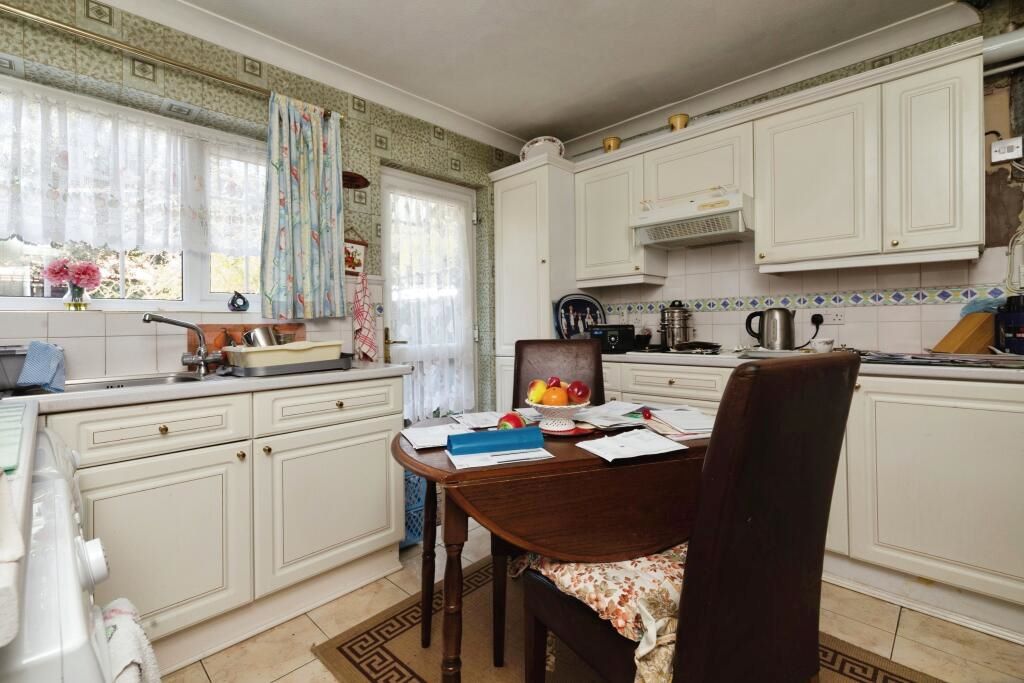 120 Elsinge Road, Enfield, Middlesex, EN1 4NU