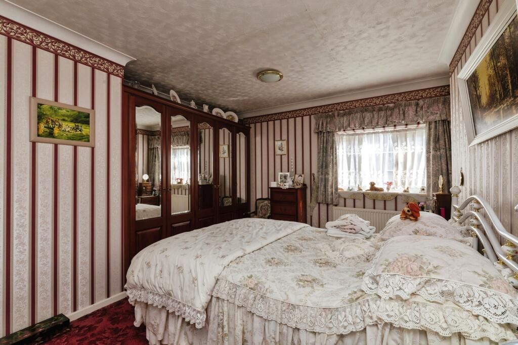 120 Elsinge Road, Enfield, Middlesex, EN1 4NU