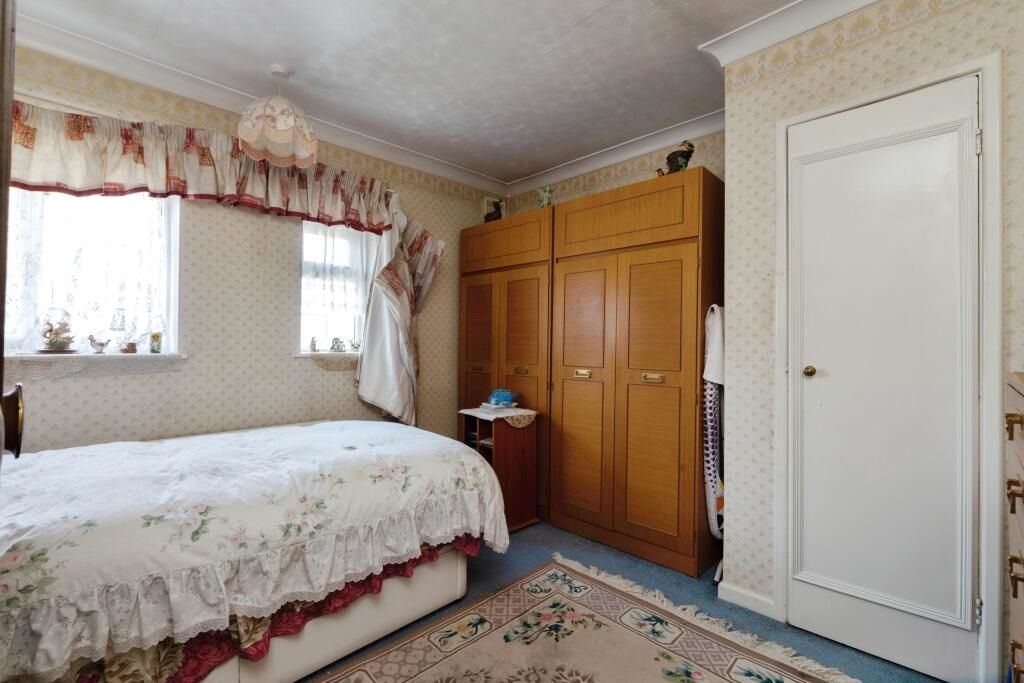 120 Elsinge Road, Enfield, Middlesex, EN1 4NU