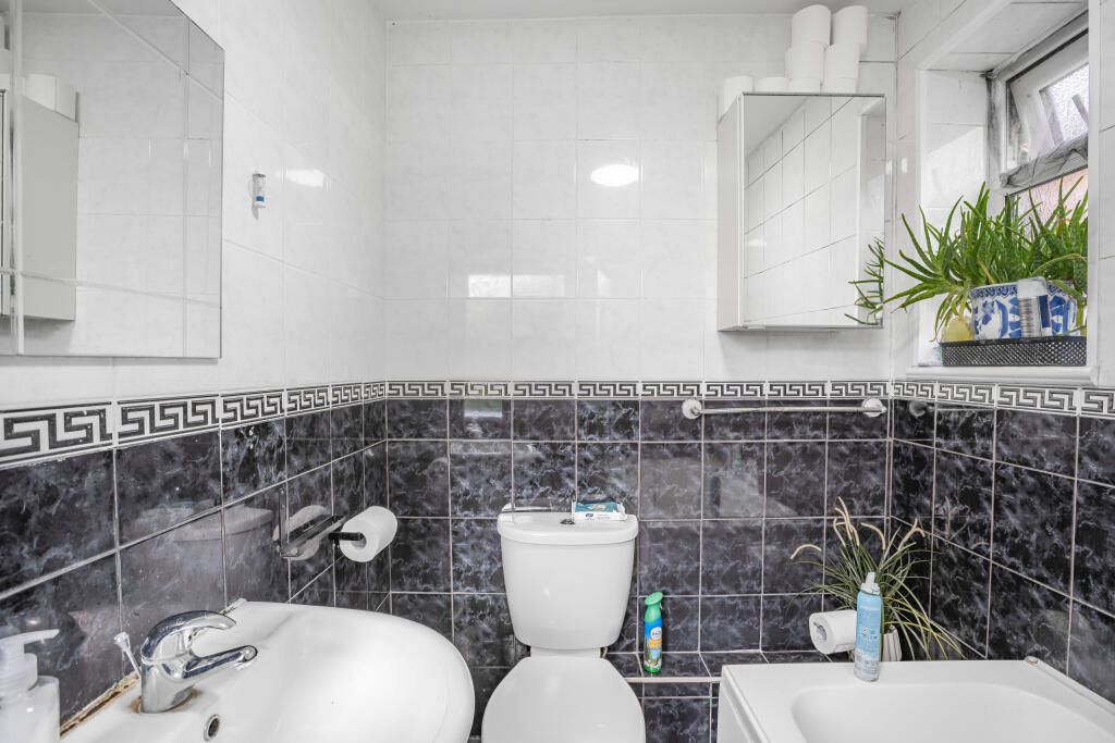 38 Whitefield Avenue, Purley, Surrey, CR8 4BJ