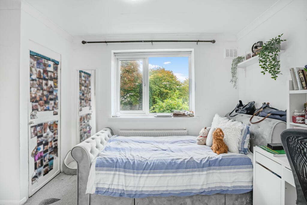 38 Whitefield Avenue, Purley, Surrey, CR8 4BJ