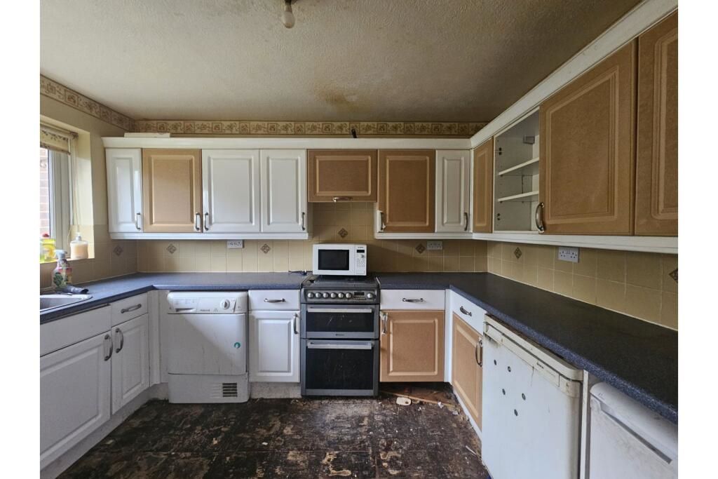 Holliers Hill, Bexhill-on-Sea, East Sussex, TN40 2DR - Online Auctions