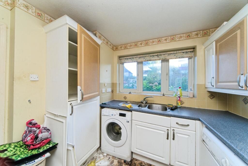 Holliers Hill, Bexhill-on-Sea, East Sussex, TN40 2DR - Online Auctions