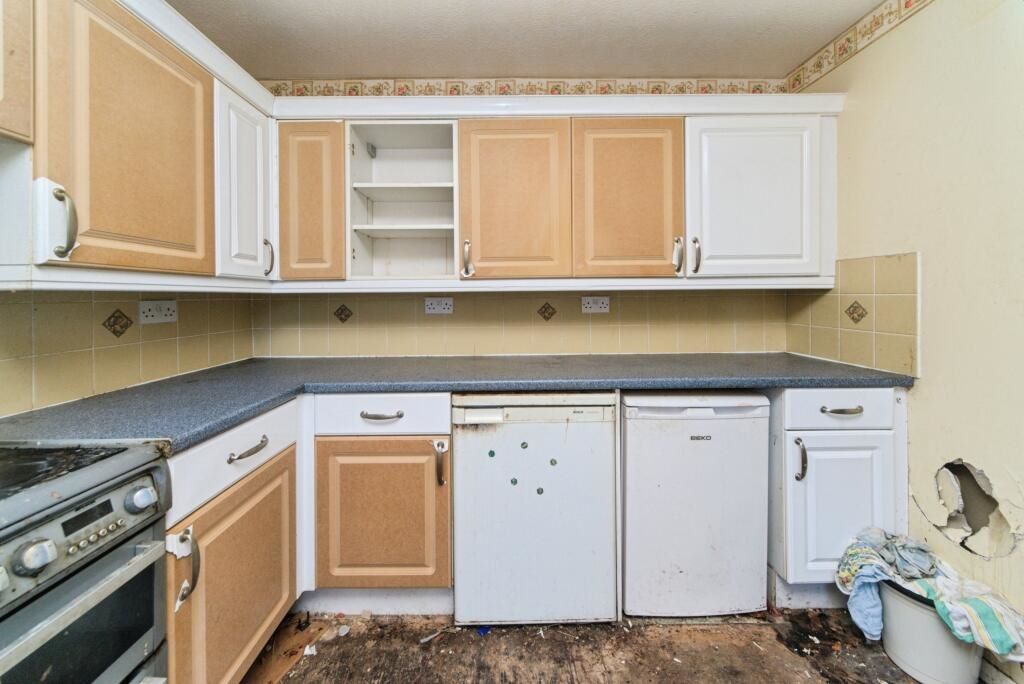 Holliers Hill, Bexhill-on-Sea, East Sussex, TN40 2DR - Online Auctions