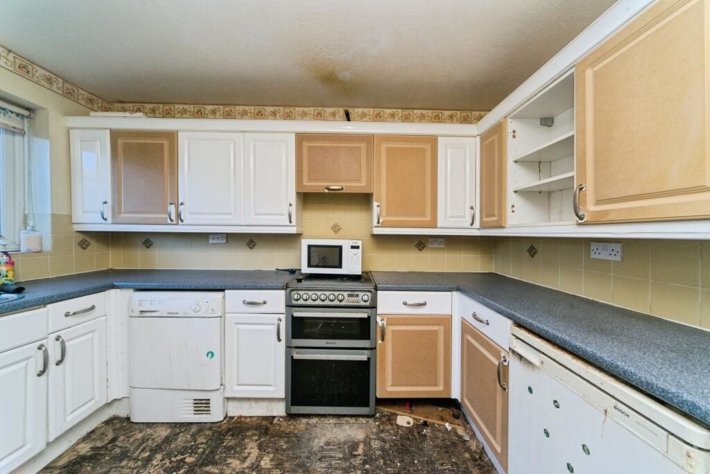 Holliers Hill, Bexhill-on-Sea, East Sussex, TN40 2DR - Online Auctions