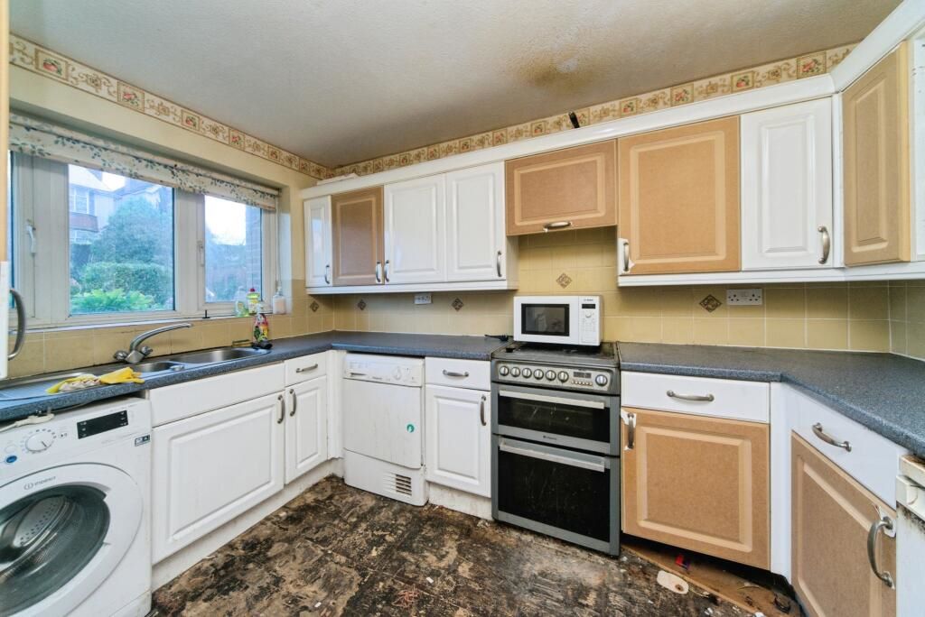 Holliers Hill, Bexhill-on-Sea, East Sussex, TN40 2DR - Online Auctions