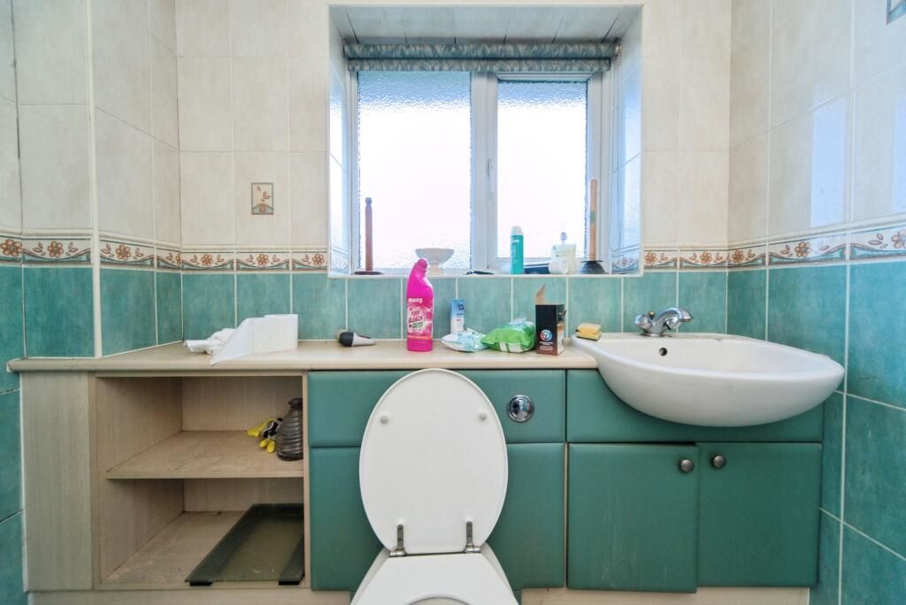 Holliers Hill, Bexhill-on-Sea, East Sussex, TN40 2DR - Online Auctions