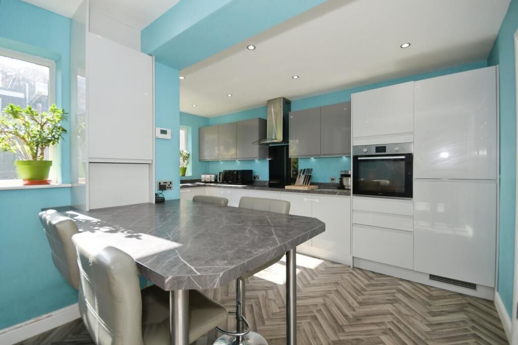 Dronfield, Derbyshire, S18 1TE - Online Auctions