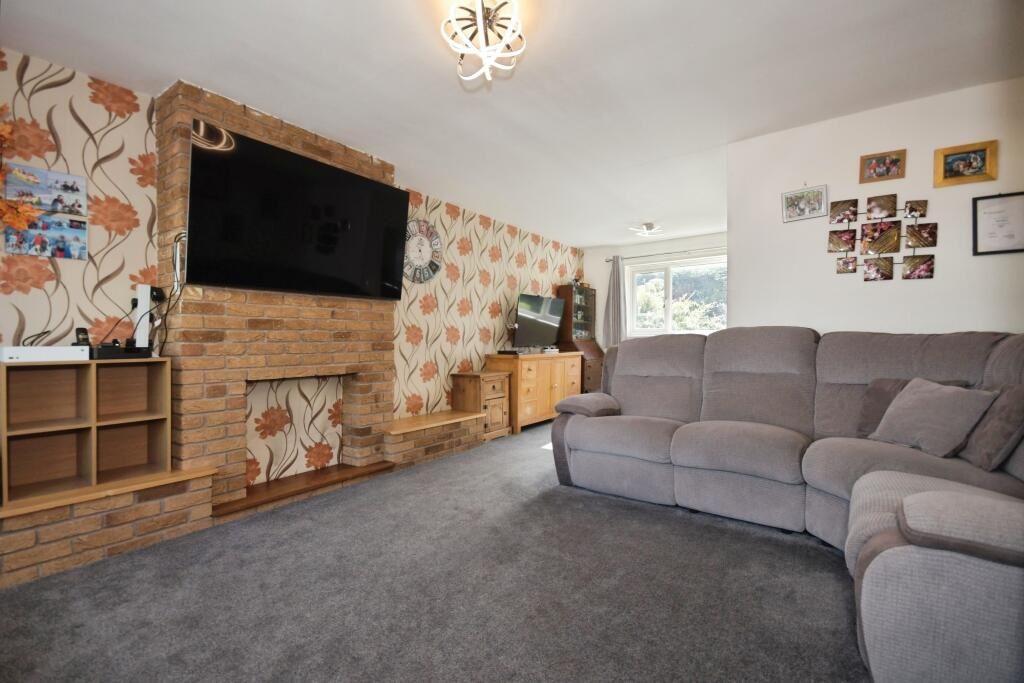 Dronfield, Derbyshire, S18 1TE - Online Auctions