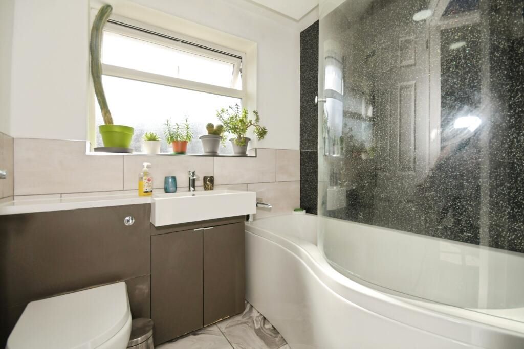 Dronfield, Derbyshire, S18 1TE - Online Auctions