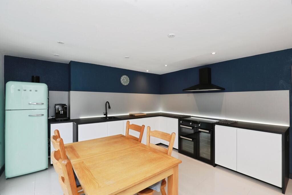 Crewe, Cheshire, CW2 7RJ - Online Auctions