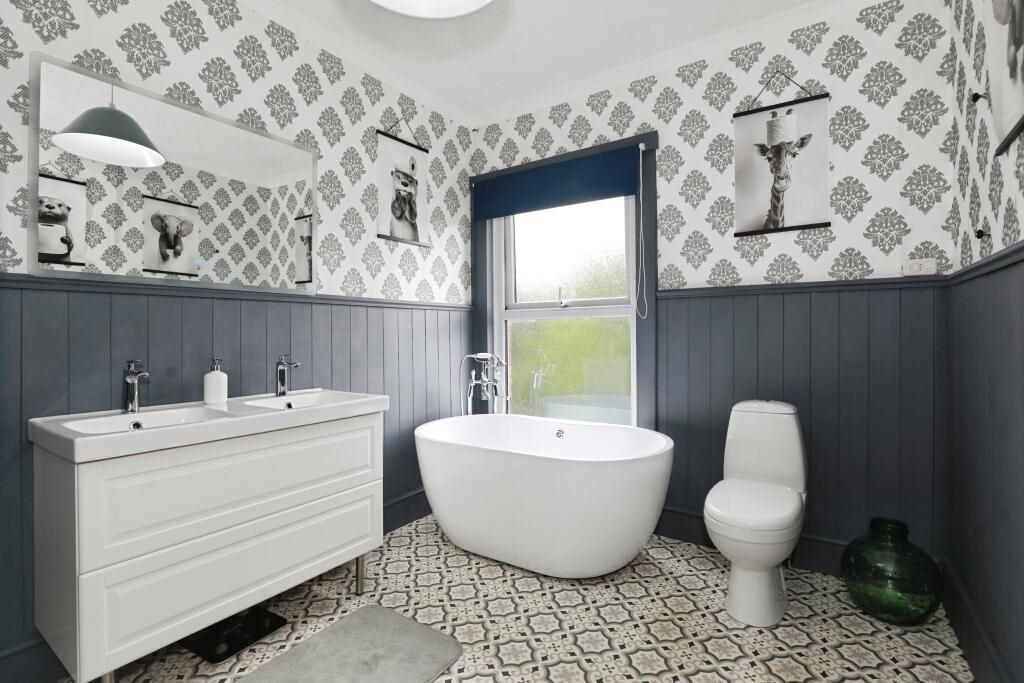 Crewe, Cheshire, CW2 7RJ - Online Auctions