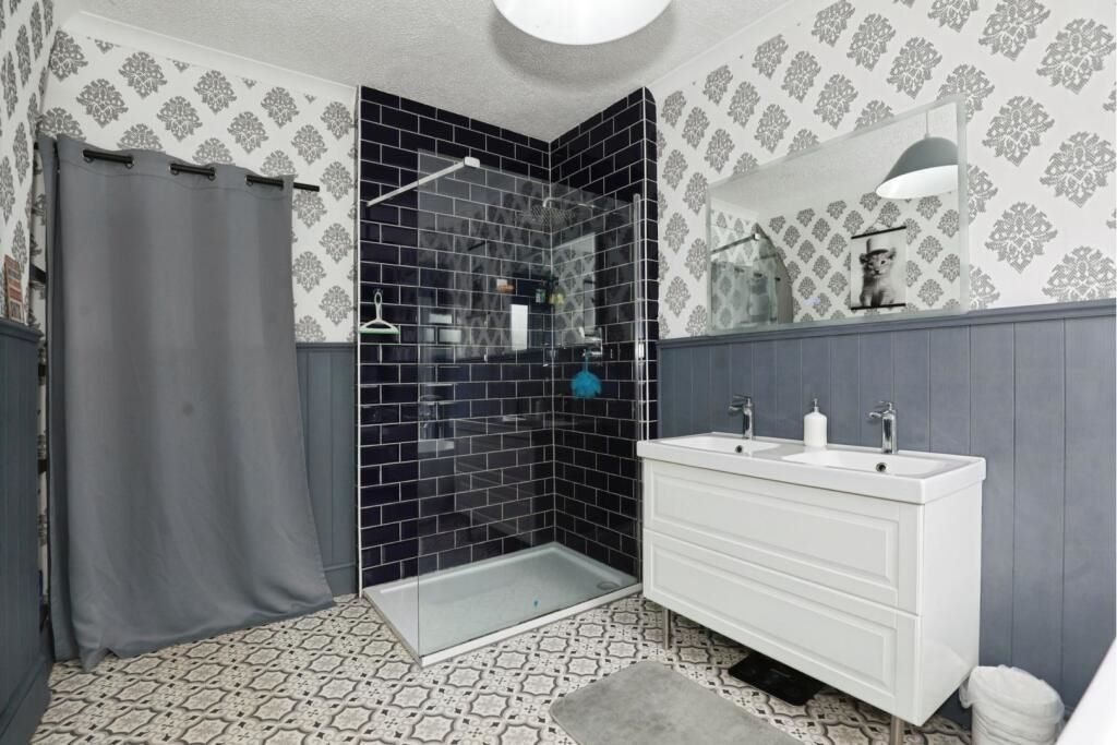 Crewe, Cheshire, CW2 7RJ - Online Auctions