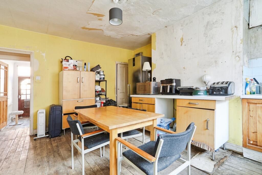 5 Broughton Avenue, Leeds, West Yorkshire, LS9 6BD