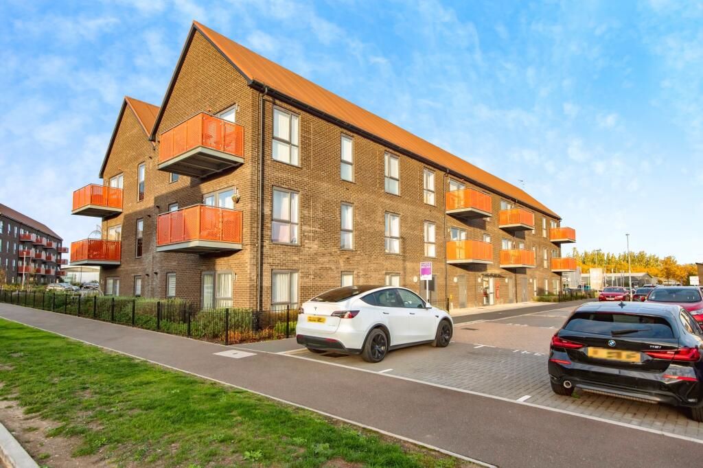 1 Dovestone Close West Thurrock, Grays, Essex, RM20 3DF