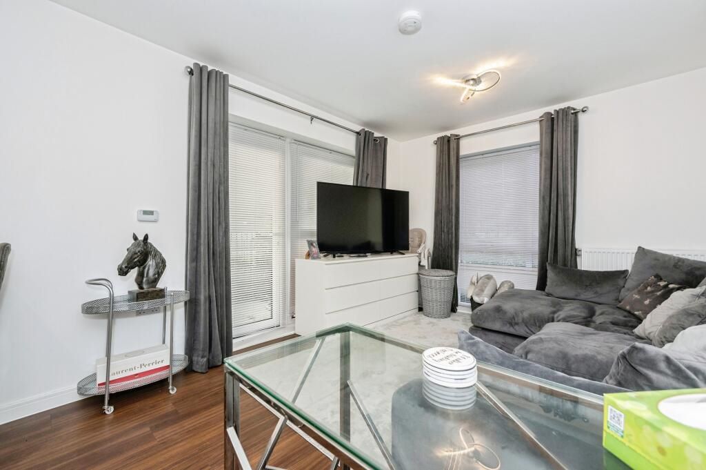 1 Dovestone Close West Thurrock, Grays, Essex, RM20 3DF