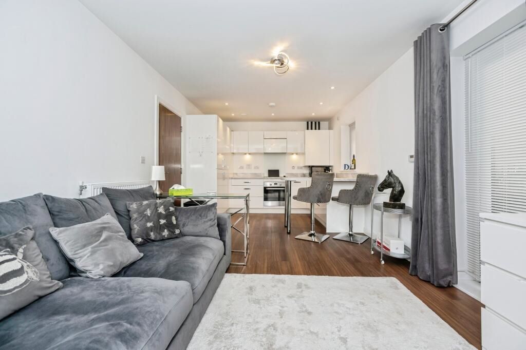 1 Dovestone Close West Thurrock, Grays, Essex, RM20 3DF