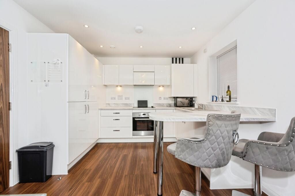 1 Dovestone Close West Thurrock, Grays, Essex, RM20 3DF