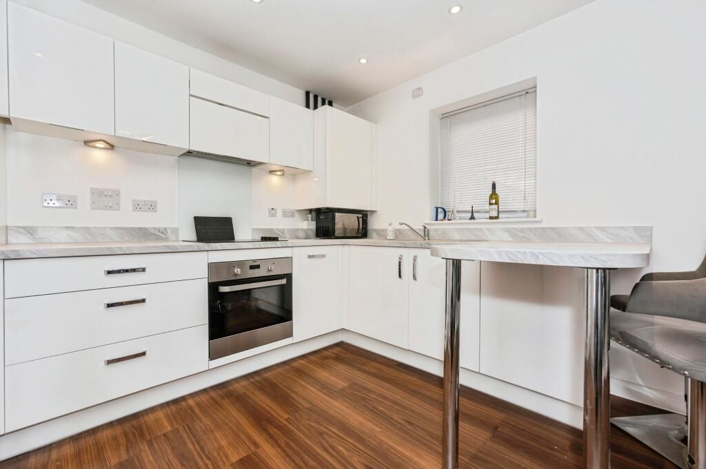 1 Dovestone Close West Thurrock, Grays, Essex, RM20 3DF