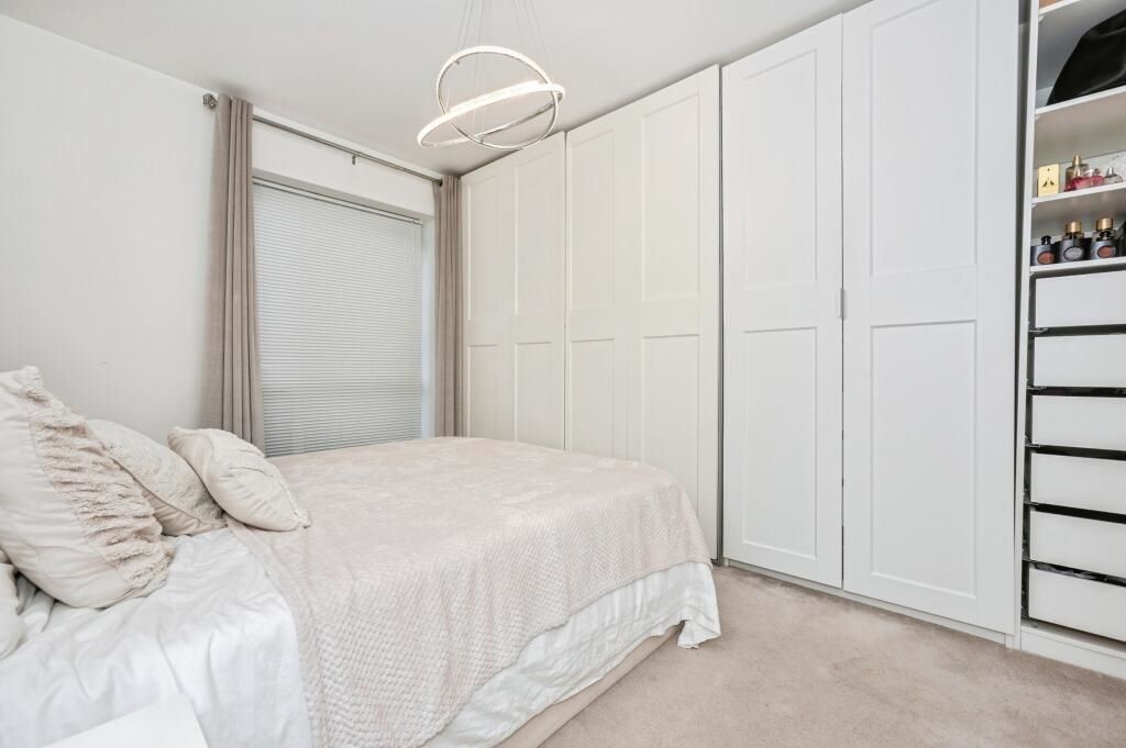 1 Dovestone Close West Thurrock, Grays, Essex, RM20 3DF