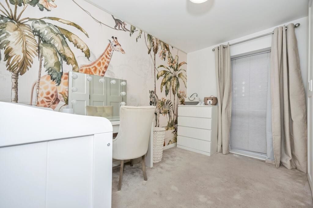 1 Dovestone Close West Thurrock, Grays, Essex, RM20 3DF