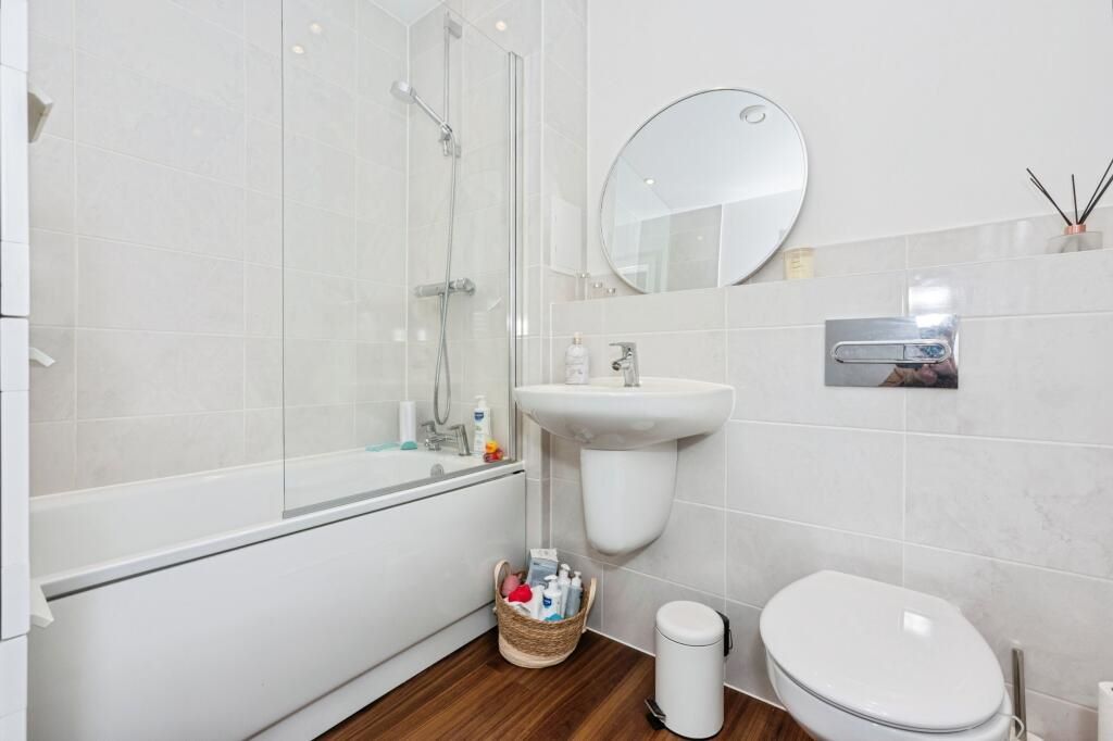 1 Dovestone Close West Thurrock, Grays, Essex, RM20 3DF