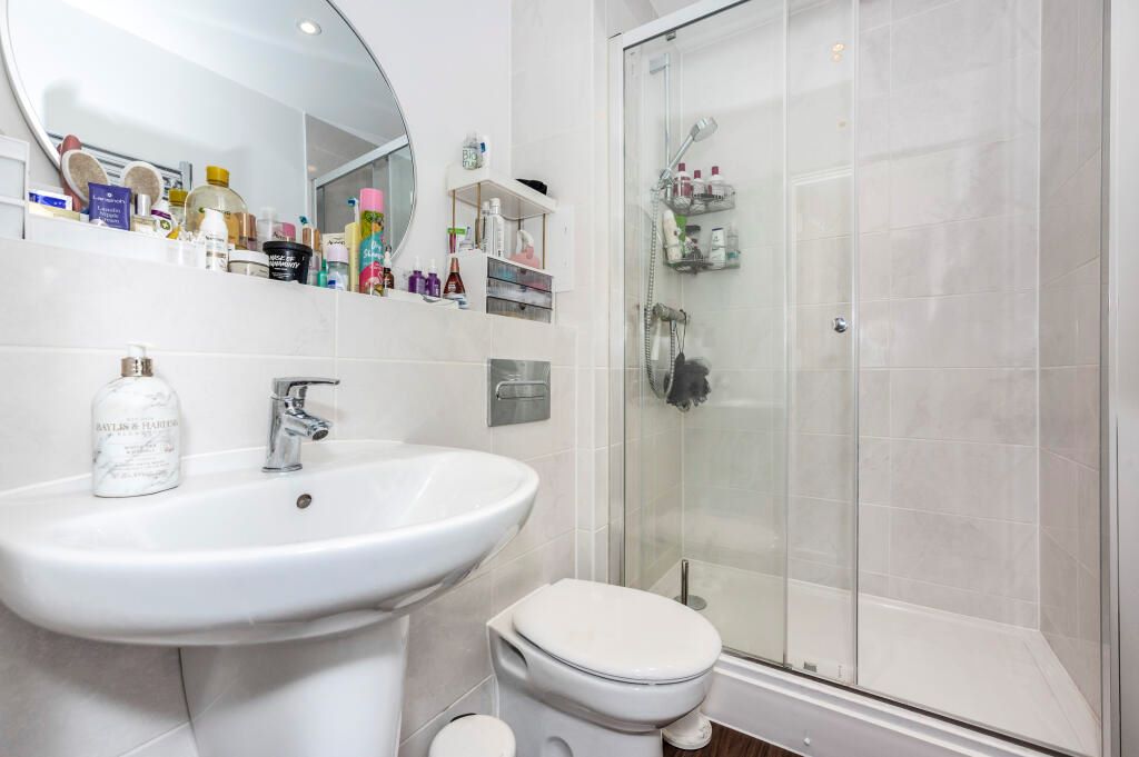 1 Dovestone Close West Thurrock, Grays, Essex, RM20 3DF