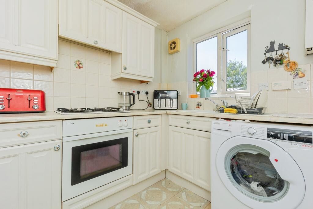 35 Pearly Bank, Oldham, Lancashire, OL1 4PQ