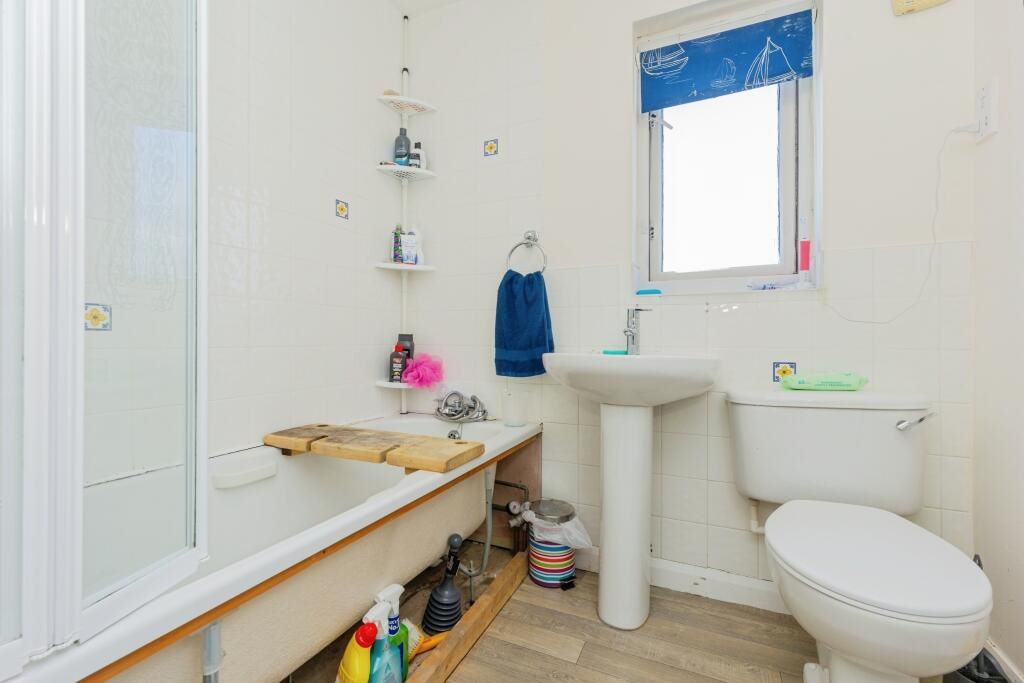 35 Pearly Bank, Oldham, Lancashire, OL1 4PQ