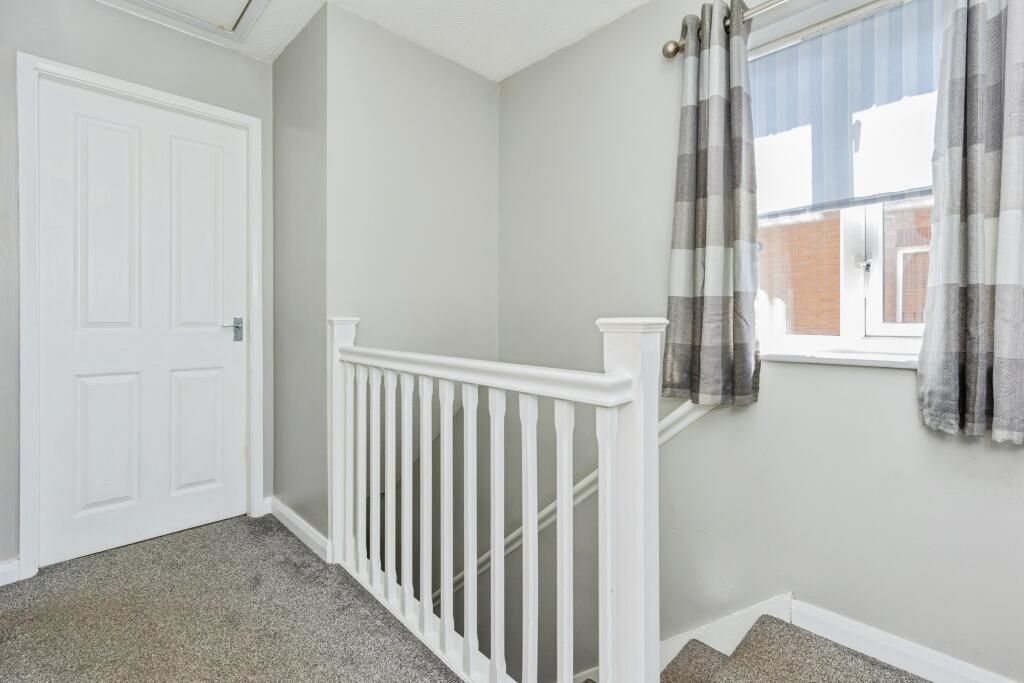 35 Pearly Bank, Oldham, Lancashire, OL1 4PQ