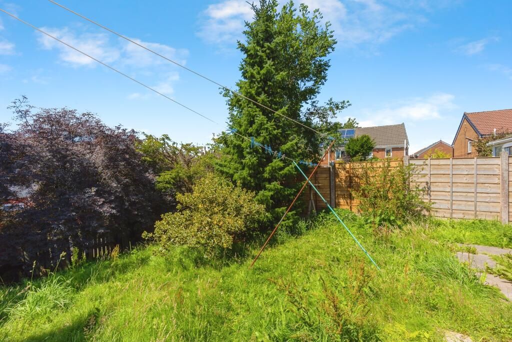 35 Pearly Bank, Oldham, Lancashire, OL1 4PQ