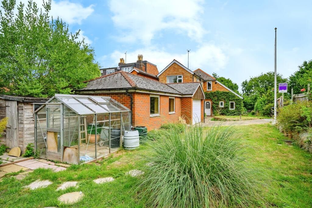 315 Luton Road, Harpenden, Hertfordshire, AL5 3LW