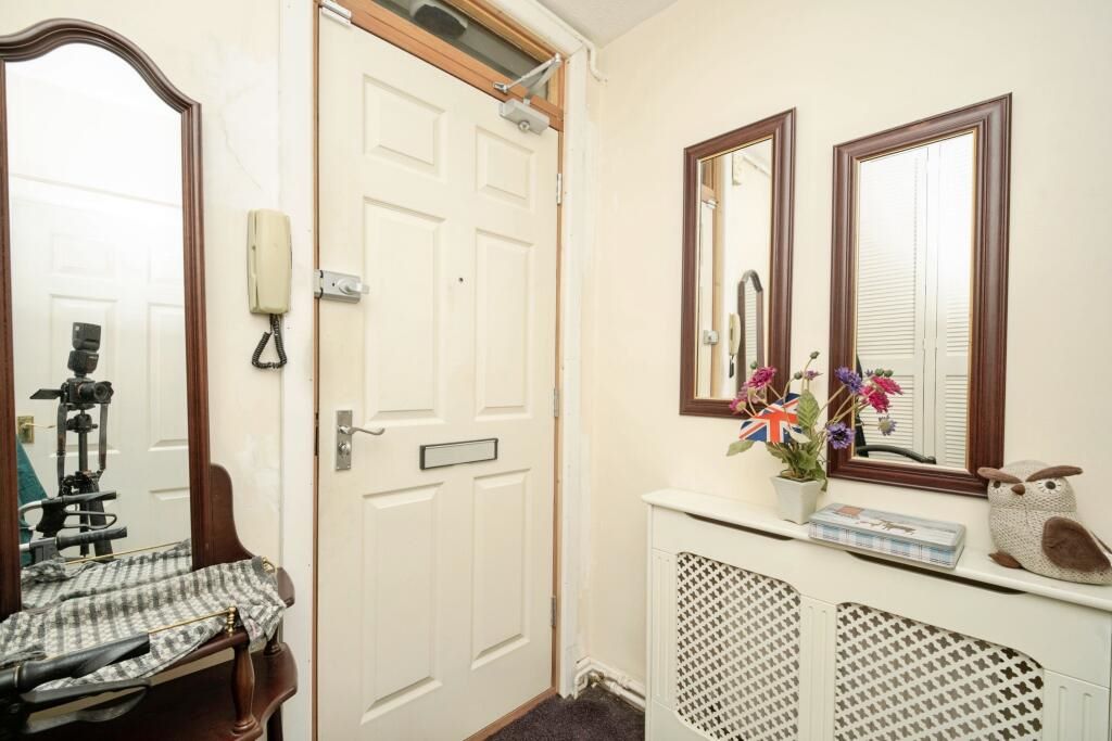 Flat 8 Garnet Court, Chelmscote Road, Solihull, West Midlands, B92 8DA