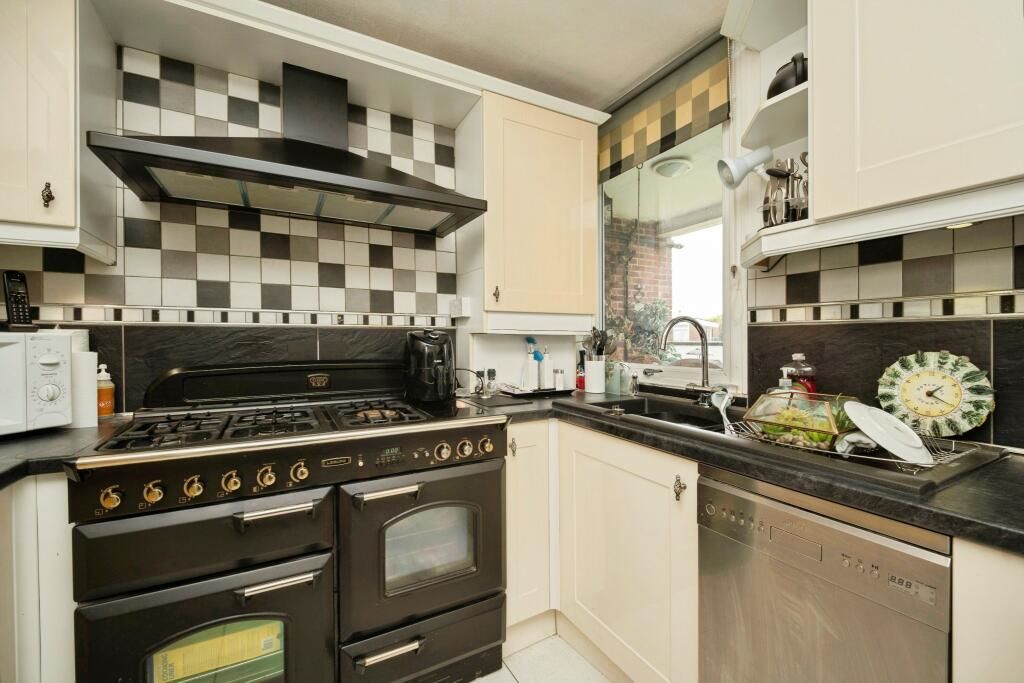 Flat 8 Garnet Court, Chelmscote Road, Solihull, West Midlands, B92 8DA