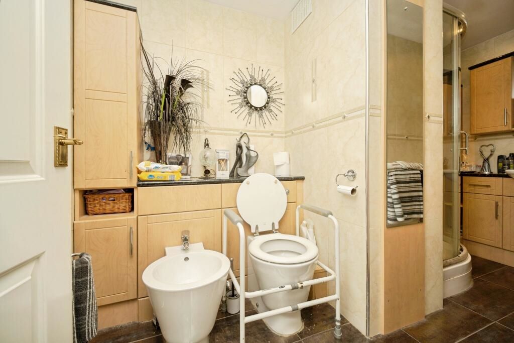 Flat 8 Garnet Court, Chelmscote Road, Solihull, West Midlands, B92 8DA