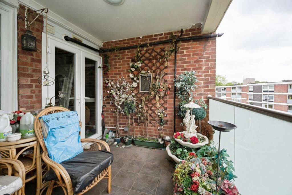 Flat 8 Garnet Court, Chelmscote Road, Solihull, West Midlands, B92 8DA