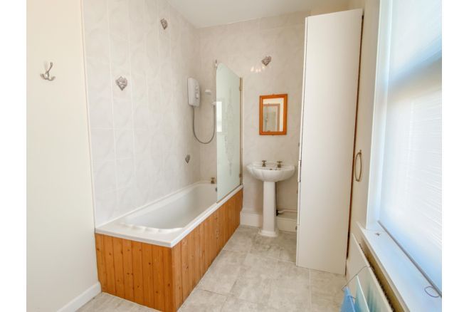 48 Woodhead Road, SHEFFIELD, South Yorkshire, S2 4TD