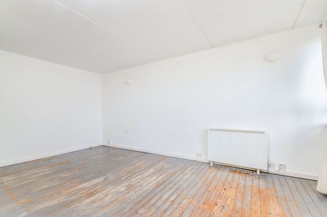 45 Park Court, LONDON, SW11 4LD