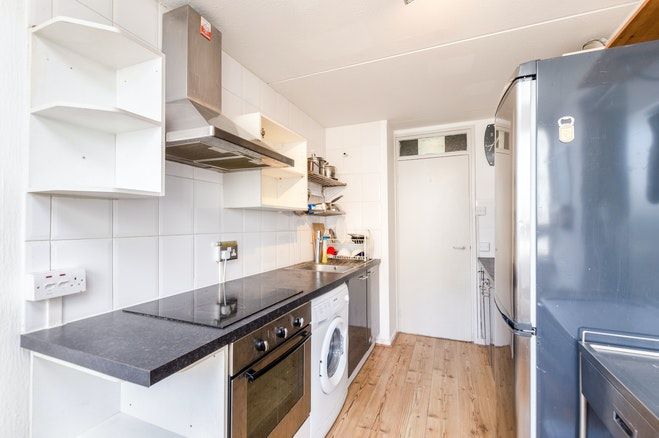 45 Park Court, LONDON, SW11 4LD