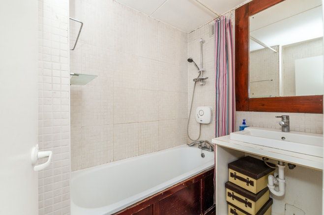 45 Park Court, LONDON, SW11 4LD