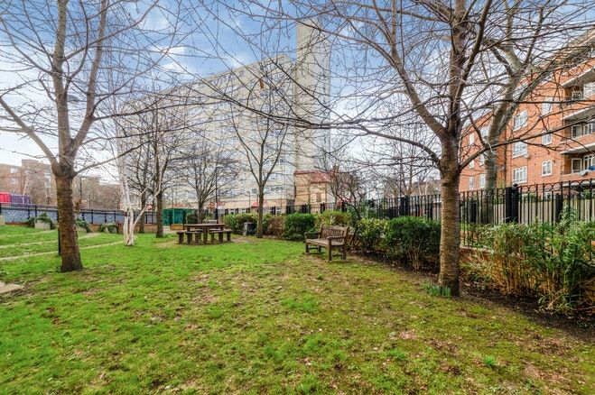 45 Park Court, LONDON, SW11 4LD