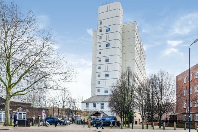 45 Park Court, LONDON, SW11 4LD